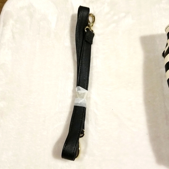 Betsey Johnson Fashion Bow Pocketbook - Picture 10 of 10